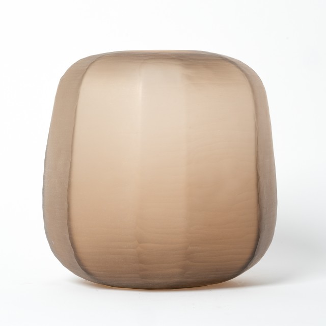 Vaso marrone sfaccettato e satinato ovale